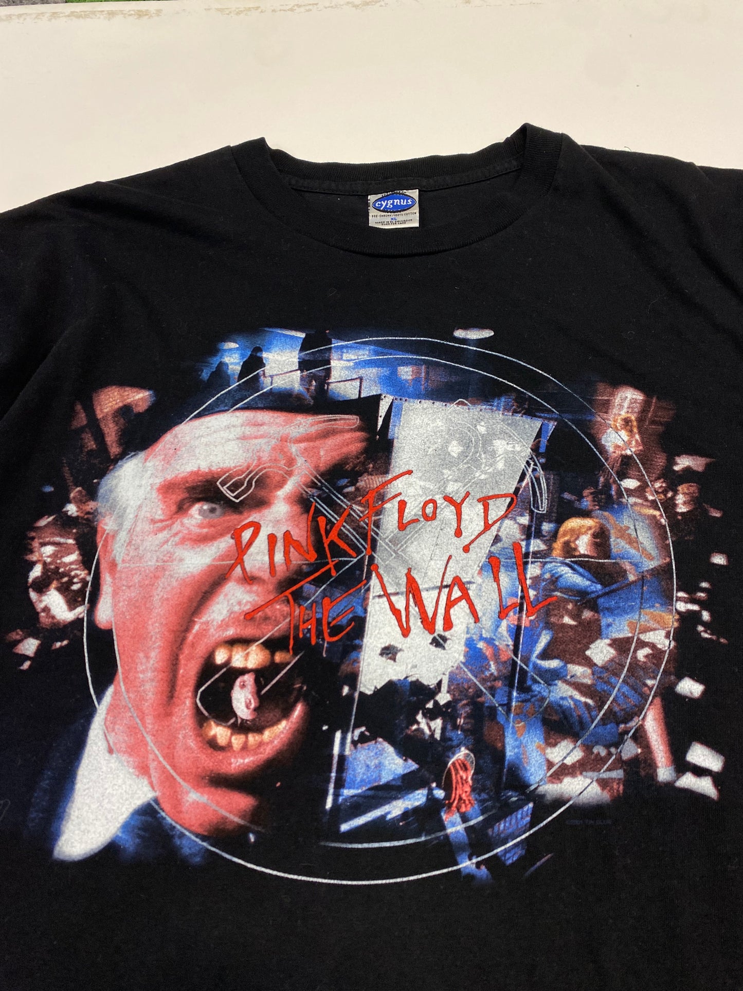2001 Pink Floyd “The Wall” Cygnus T-Shirt XL