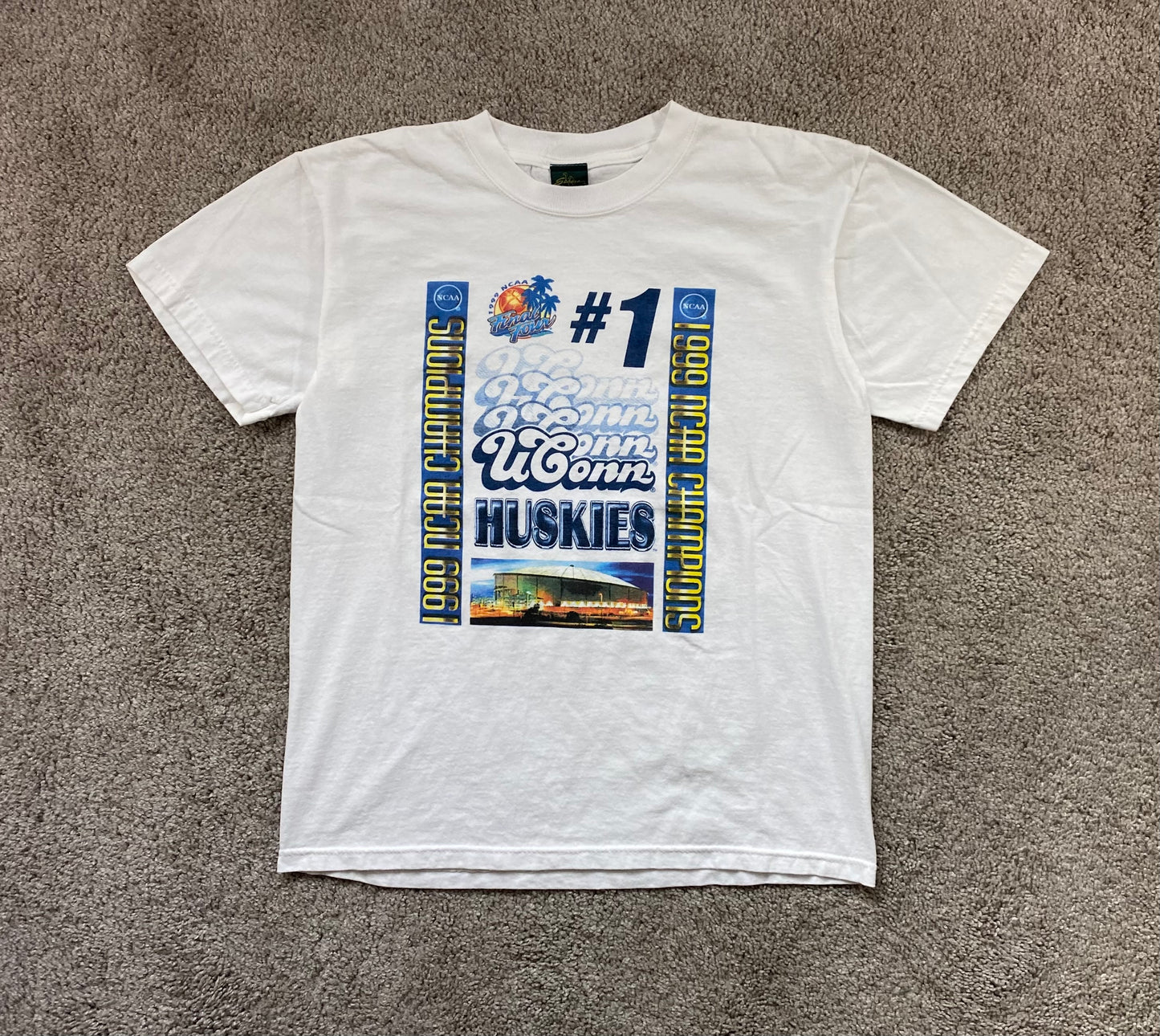 UConn Huskies 1999 National Champs T-Shirt M