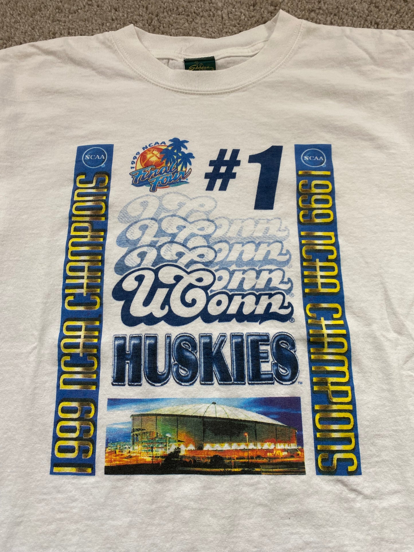 UConn Huskies 1999 National Champs T-Shirt M