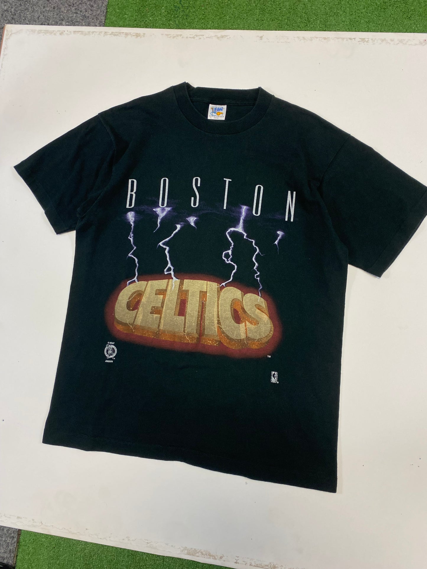 1990’s Boston Celtics Official Fan Lightning T-Shirt L