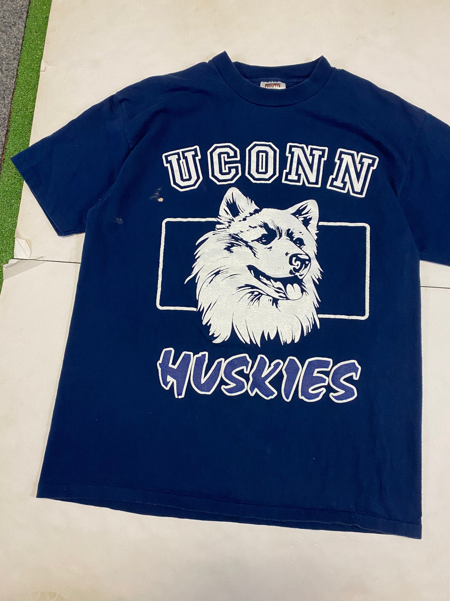 1990’s UConn Huskies T-Shirt
