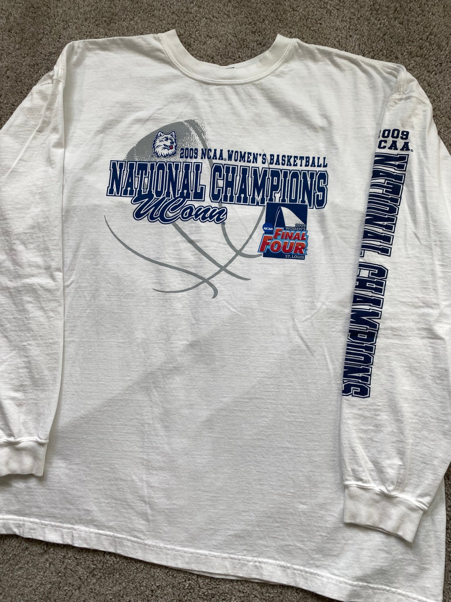 UConn Huskies 2009 Women’s National Champions Longsleeve T-Shirt XXL