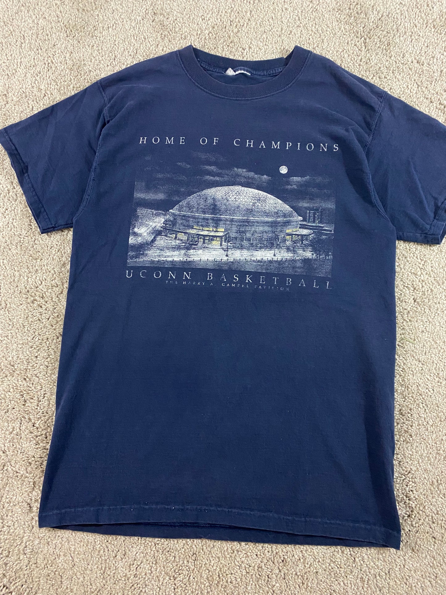 Gampel Pavilion UConn Huskies Basketball T-Shirt L