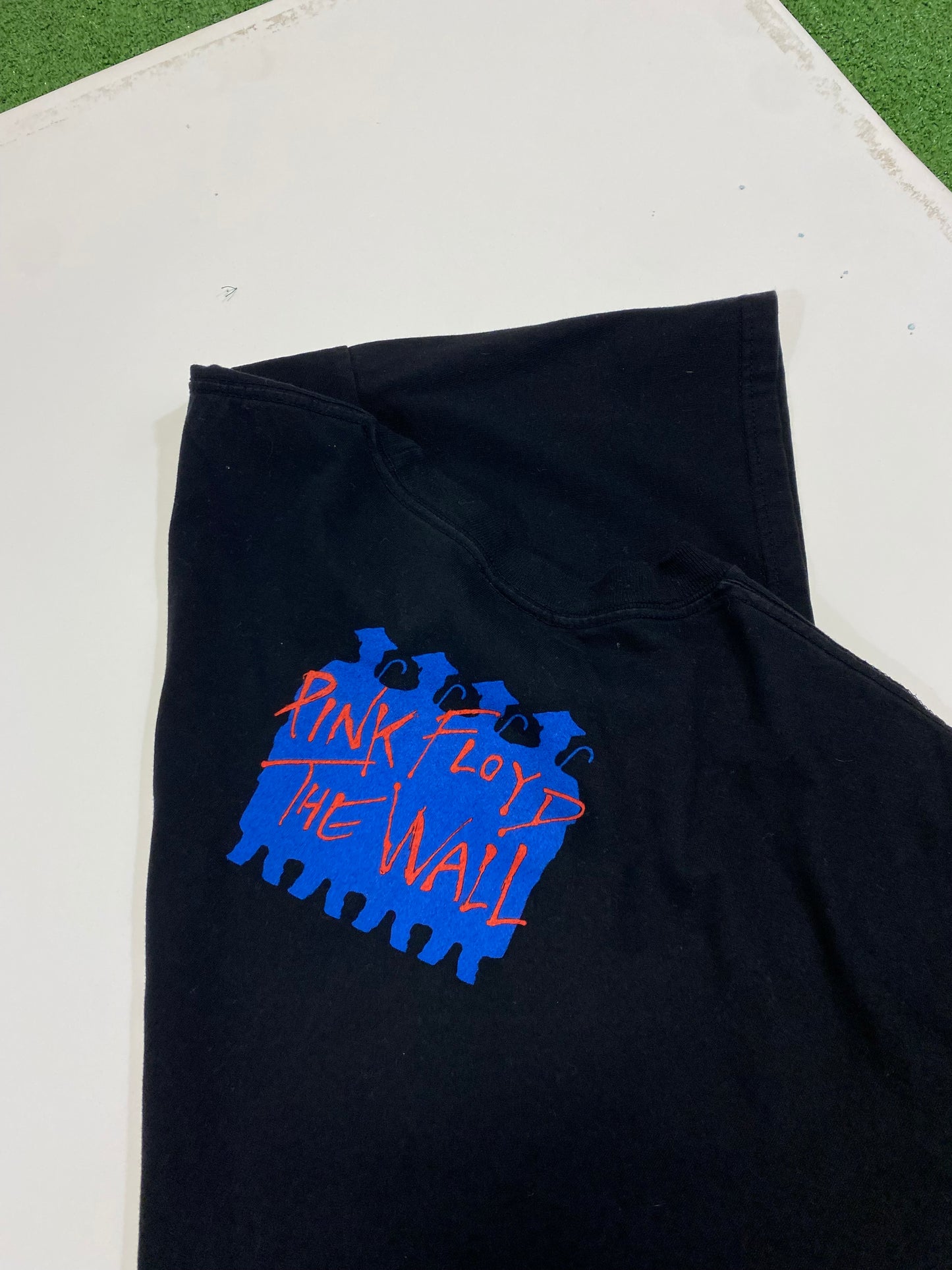 2001 Pink Floyd “The Wall” Cygnus T-Shirt XL