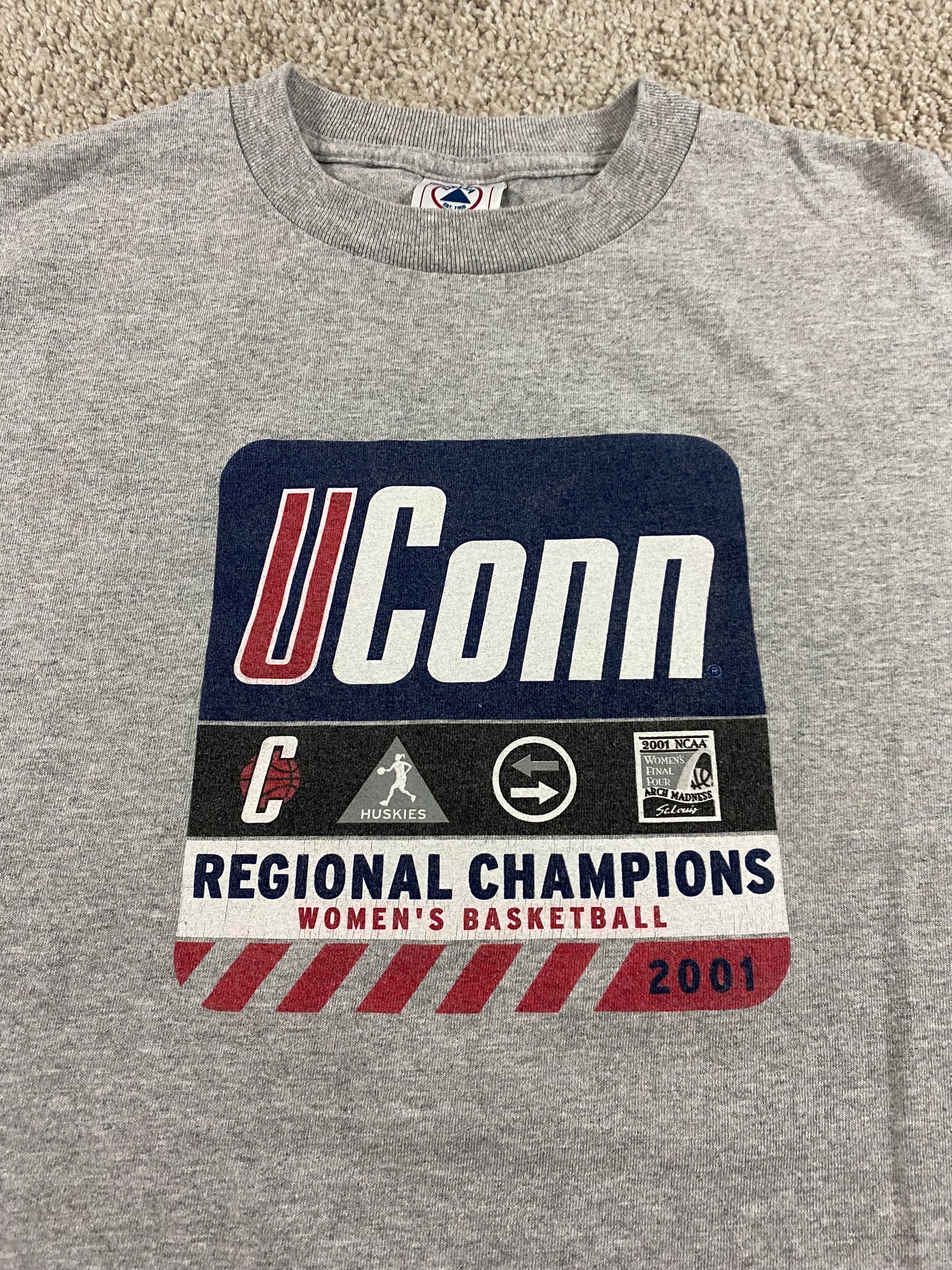 UConn Huskies 2001 Women’s Regional Champs T-Shirt L