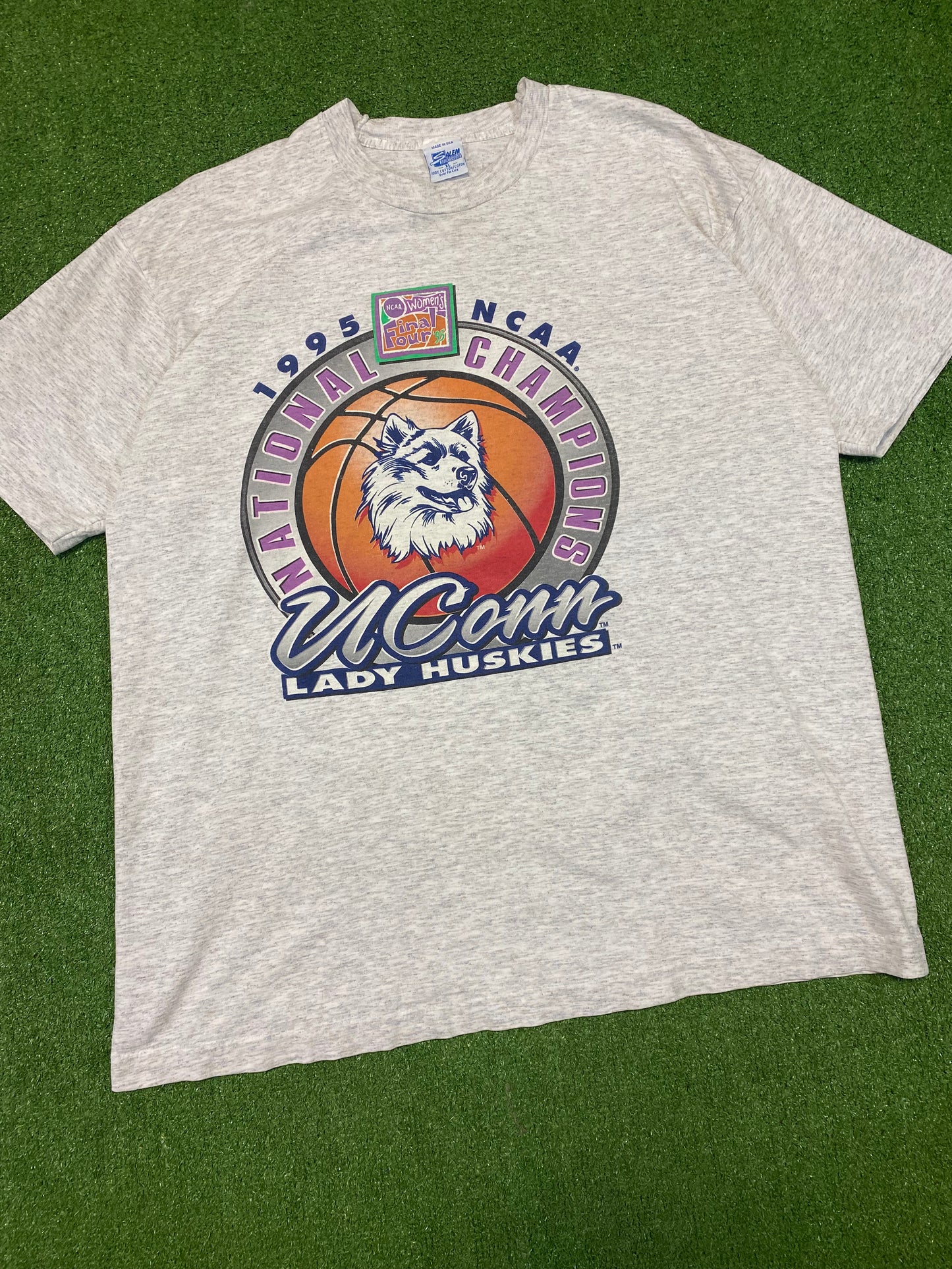1995 National Champs UConn Women’s Basketball T-Shirt