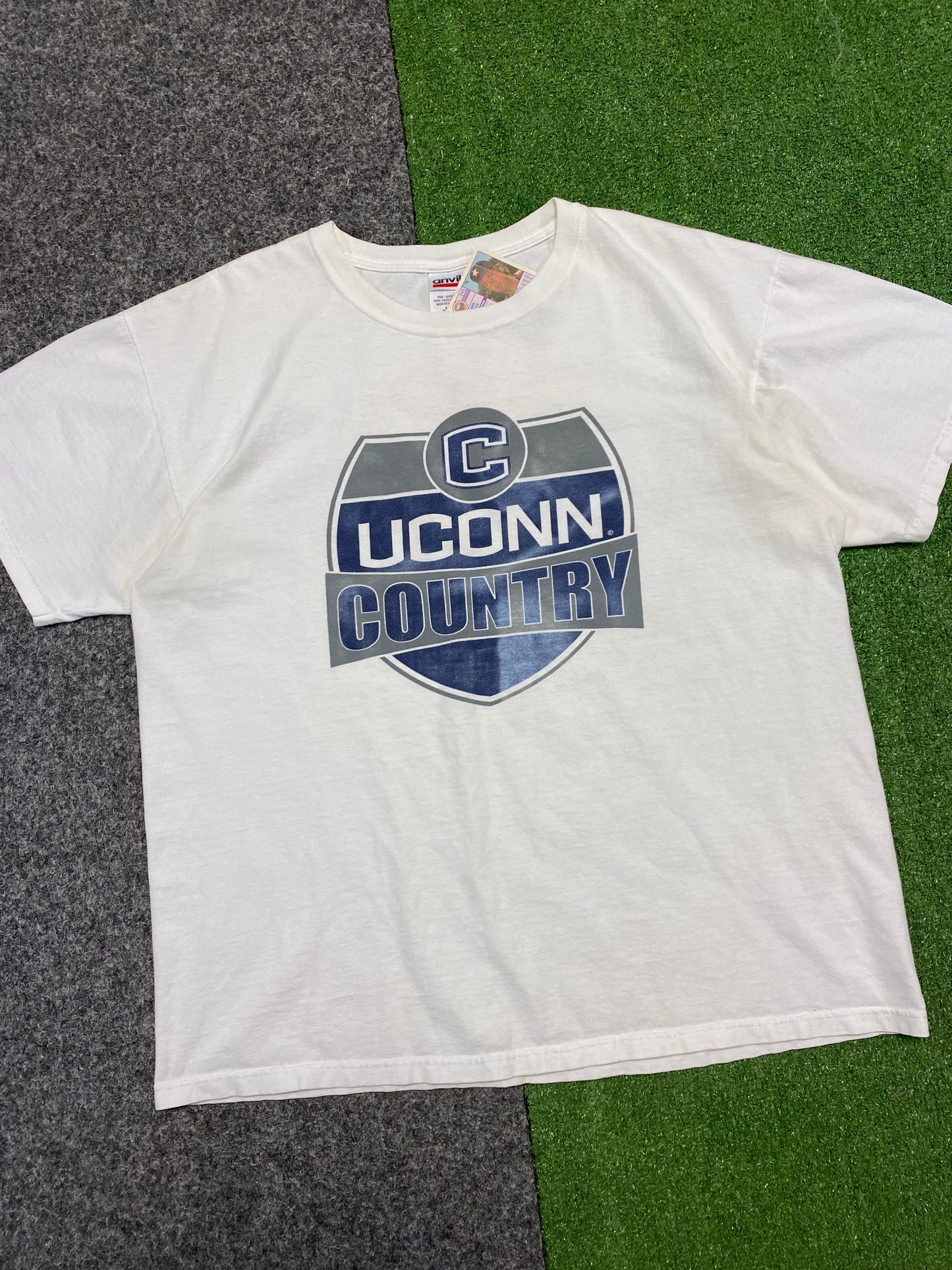 2000’s UConn Huskies Country T-Shirt